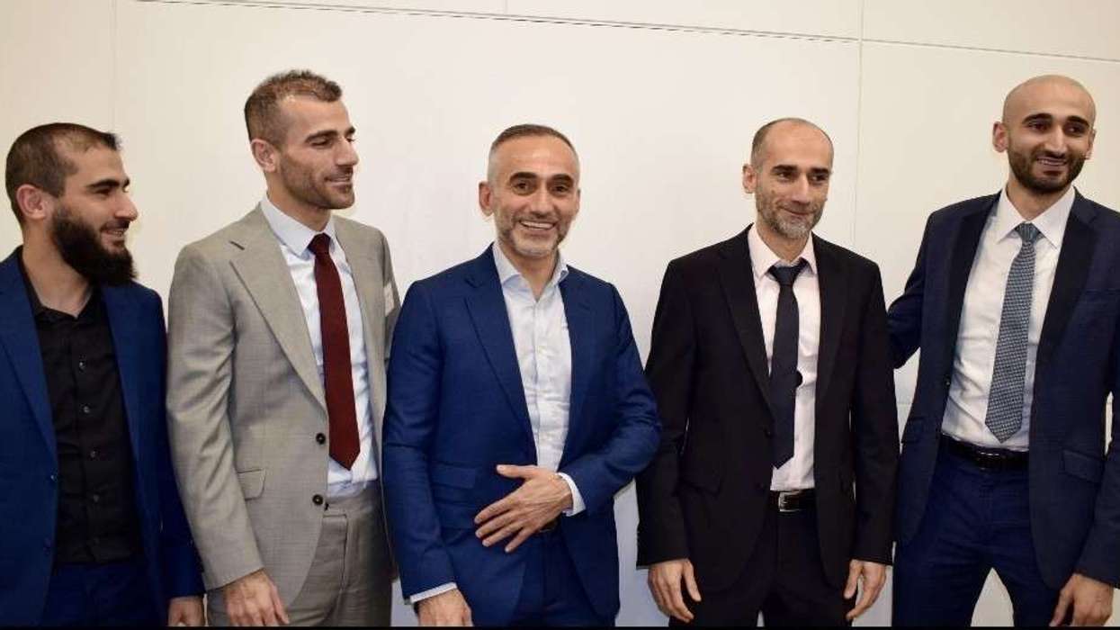 Allied Pharmacies' managers meet MPs, vow to restore services at Jhoots outlets