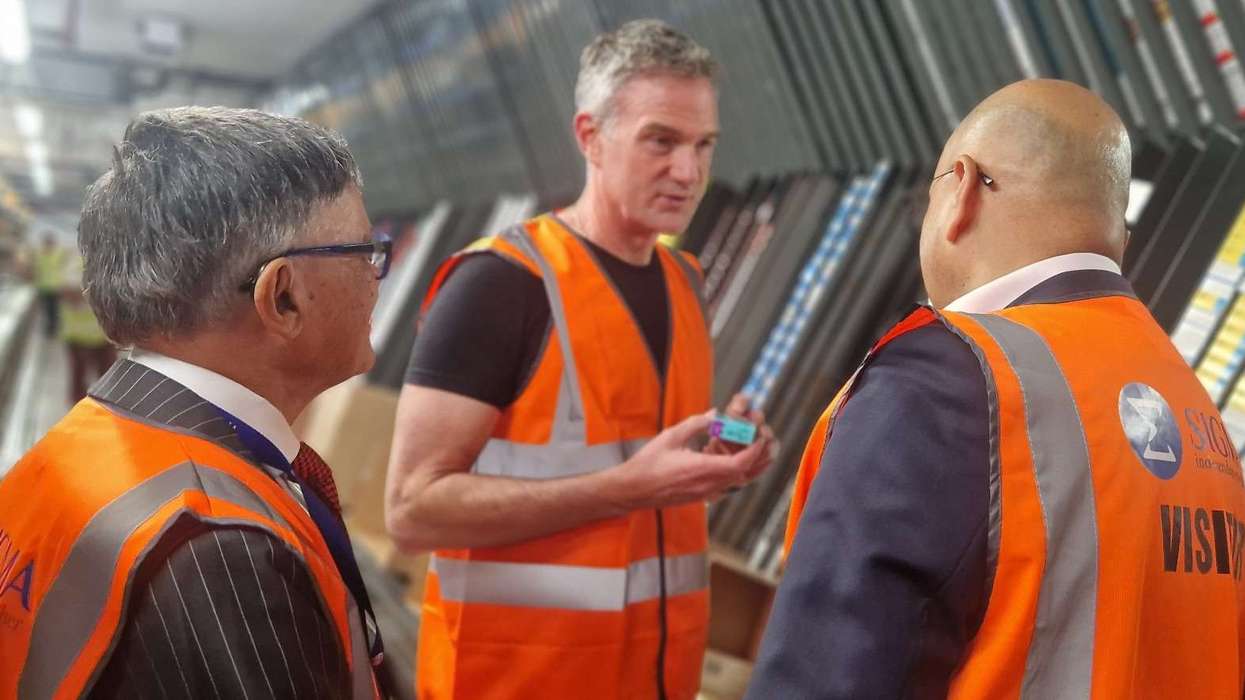 Business secretary assures to ease regulatory burdens faced by pharmacies