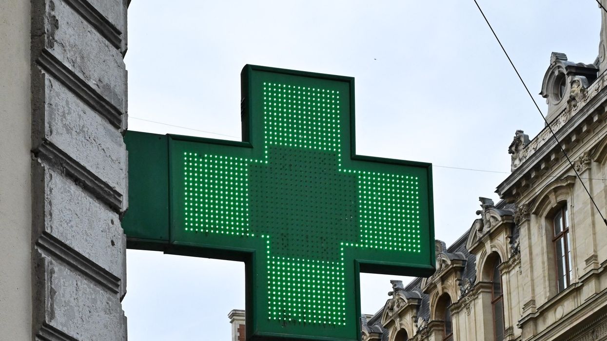 Pharmacies warn of crisis: Reversing cuts key to easing 8am appointment scramble
