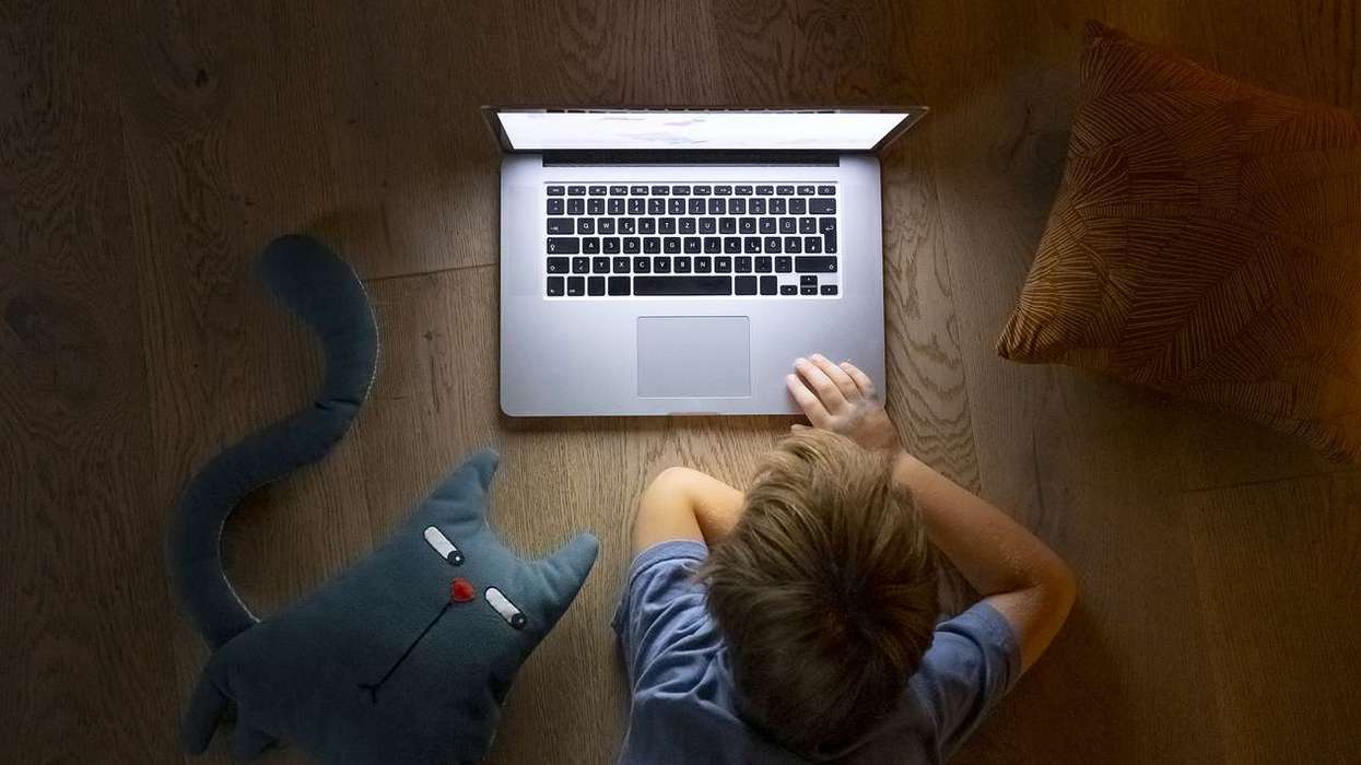 NHS plans first-ever guidance on screen use for children