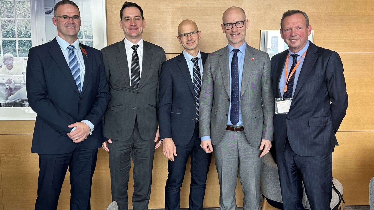 Pharmacy associations meet Kinnock, seek government support