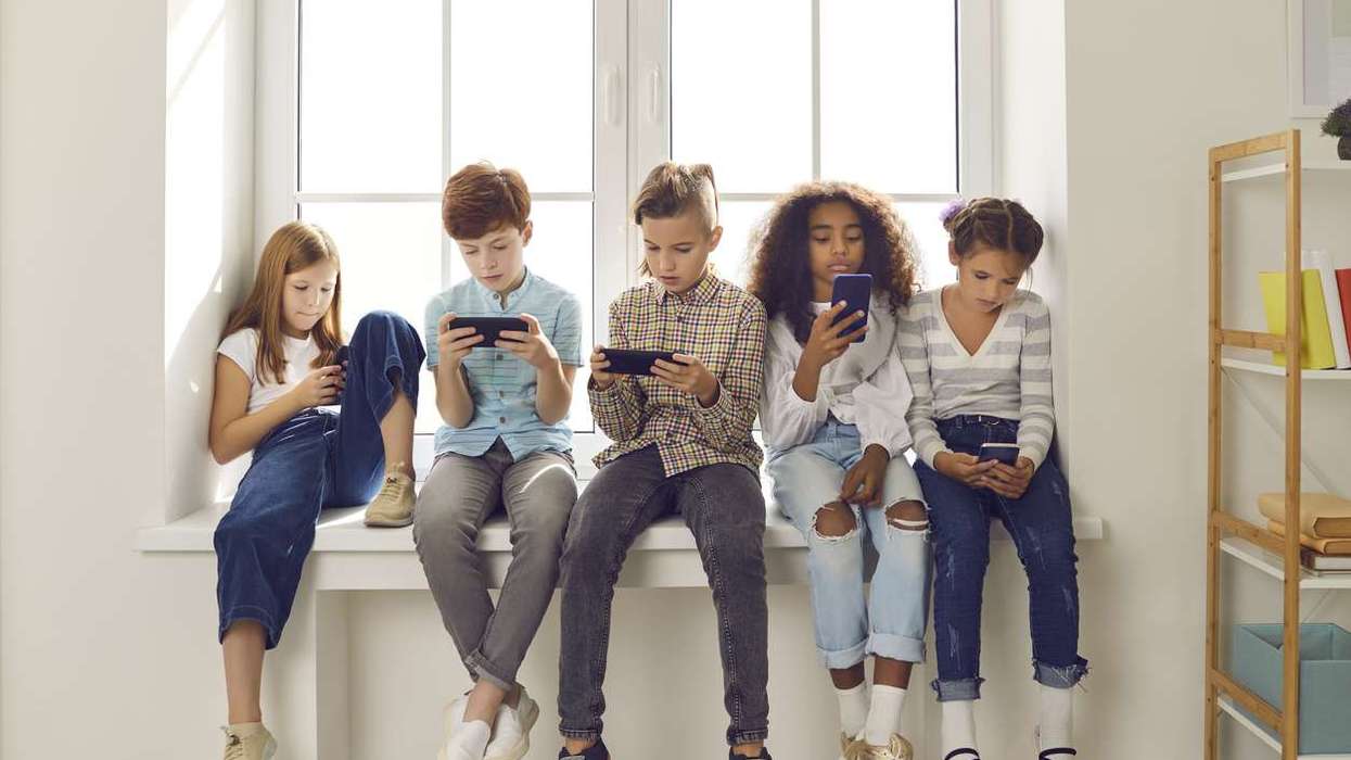 Starmer to bar social media for under-16s in UK
